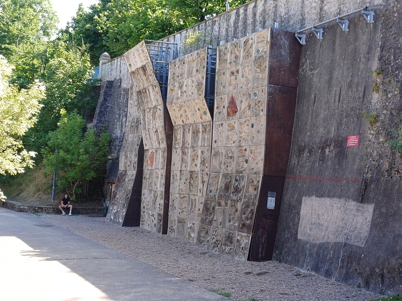 Mur (A)