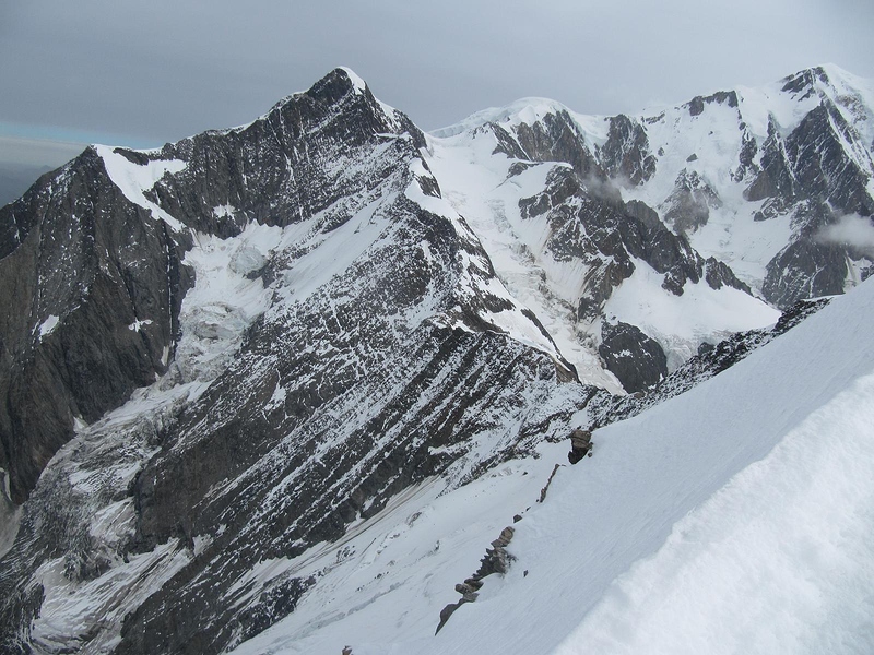 Aiguille_de_Bionnassay_-_South-West_side