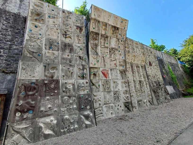 Mur (C)